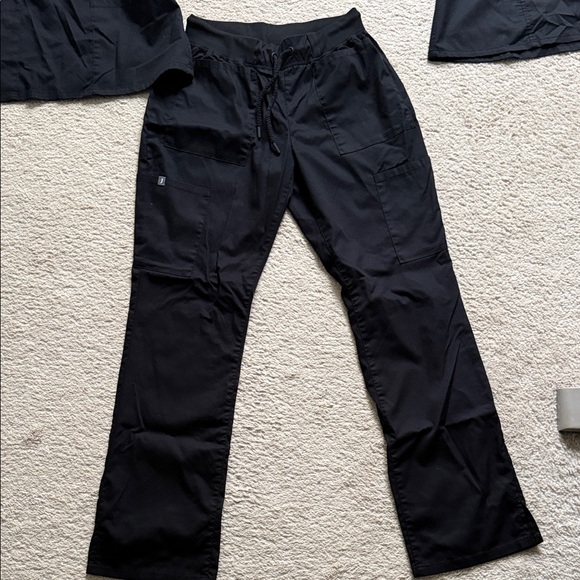 Jaanuu Black scrub set. 2 tops/1 pant - Picture 4 of 8